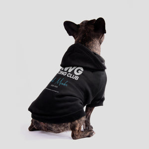 Hond draagt honden hoodie met Dawg Walking Club Pack Member print