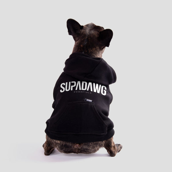 Hond draagt honden hoodie met SupaDawg Essentials print